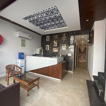 Hotel Hollywood Zirakpur Exterior photo