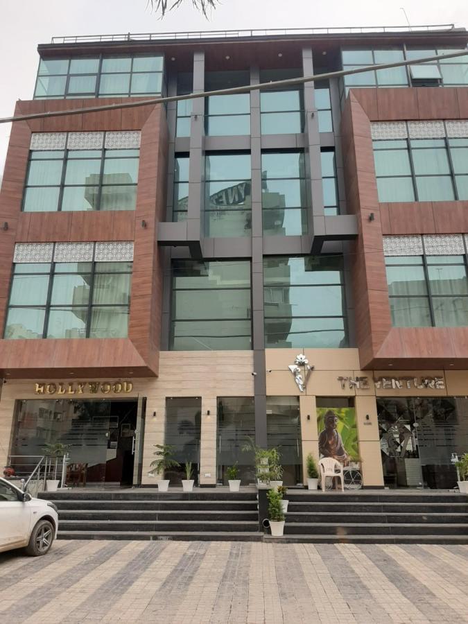 Hotel Hollywood Zirakpur Exterior photo