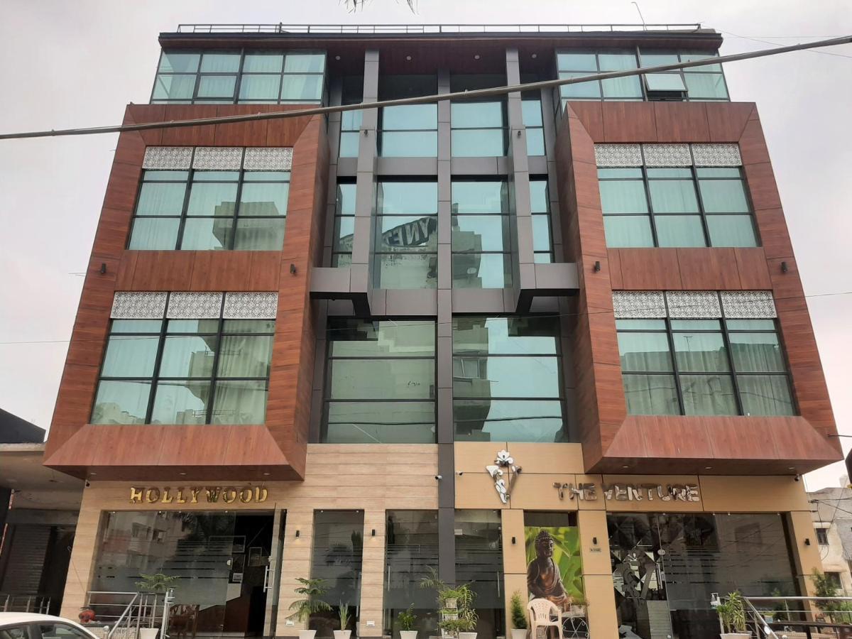 Hotel Hollywood Zirakpur Exterior photo