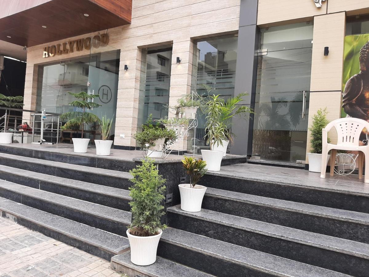 Hotel Hollywood Zirakpur Exterior photo
