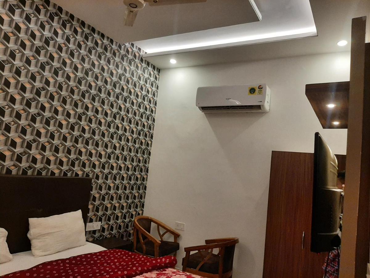 Hotel Hollywood Zirakpur Exterior photo