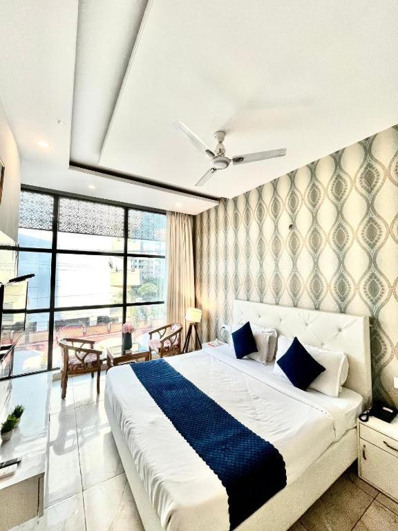 Hotel Hollywood Zirakpur Exterior photo