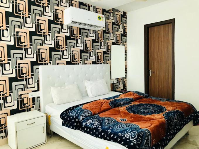 Hotel Hollywood Zirakpur Exterior photo
